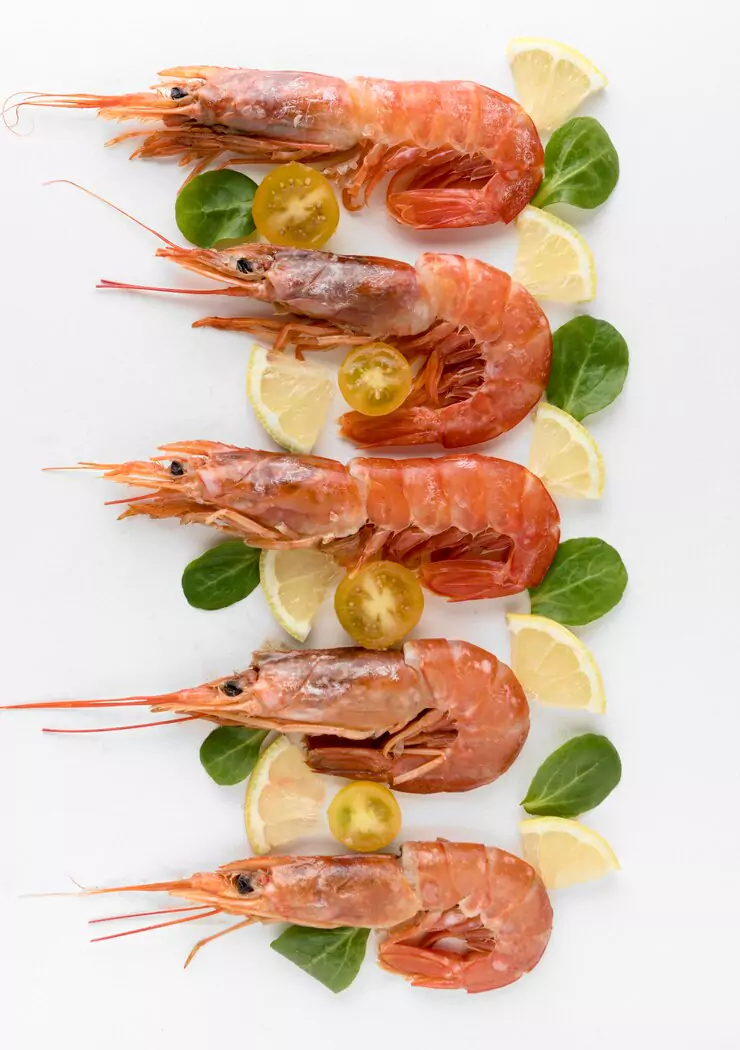 top-view-shrimp-with-lemon